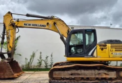 Escavadeira New Holland E245C LC Ano 2016 - 12.000 Horas - Nota Fiscal de Origem