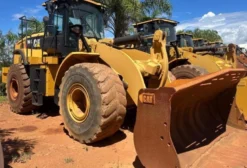 Pá Carregadeira Caterpillar 966L 2019 - 15.900h - Único Dono - NF Origem