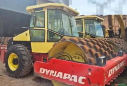 Rolo Compactador Dynapac CA250 2009 – 3.000h, Cabine Fechada, Pata de Carneiro