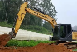 Escavadeira New Holland E145C Ano 2019 - 13.080 kg - Motor Isuzu Turbo 95 HP