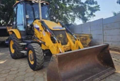 Retroescavadeira JCB 3CX 4x4 com Ar Condicionado – Usada em Belo Horizonte/MG