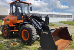 Pá Carregadeira Doosan SD200-3 Ano 2023 – Único Dono, 2.000 Horas