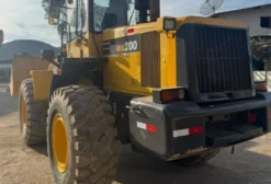 Pá Carregadeira Komatsu WA200 Ano 2020 - 12.000h
