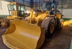 Pá Carregadeira Caterpillar 966L 2016 - 15.000h - Belo Horizonte/MG