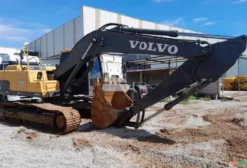 Escavadeira Volvo EC220D 2017 Usada - 12.345h - Cuiabá/MT