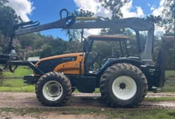 Trator Valtra BM 115 2025 com Munck TMO 2026 – 1.373 Horas
