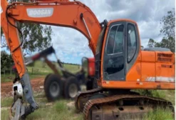Escavadeira Doosan DX225 LCA 20m em Santa Rita do Araguaia/GO