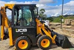 Mini Retroescavadeira JCB 1CX 2016 – Cabine Fechada com Ar Condicionado | Usada