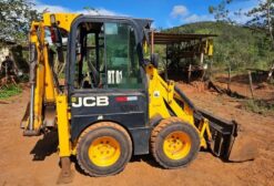 Miniretroescavadeira JCB 1CX 2022 – Único Dono, Semi Nova, 3.600h