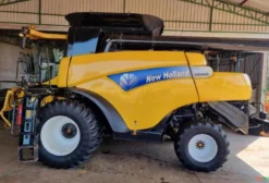 Colheitadeira New Holland CR 9060 Ano 2011 em Deodápolis MS