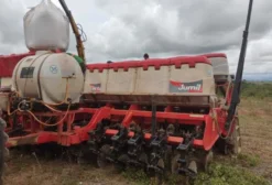 Plantadeira Jumil Guerra 7090 PD EX PANT 15 Linhas - Ano 2014 - Usada