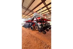 Plantadeira Jumil JM 8090 PD - 30 Linhas com Distribuição a Vácuo