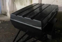 Carretinha de Fibra Usada – Reboque Leve para Carga