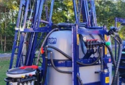 Pulverizador Agrícola Tytan Akvo 800 Litros com Barras Hidráulicas de 18 Metros - Novo Direto de Fábrica