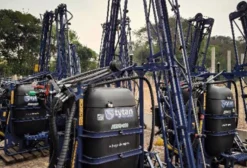 Pulverizador Agrícola TYTAN AKVO 600 Litros com Barras Hidráulicas de 14m - Novo