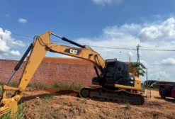 Escavadeira Caterpillar 320D2L 2014 - Potente e Eficiente para Obras Rurais