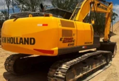 Escavadeira New Holland E215C EVO 2024 Seminova – 1.100h – Único Dono