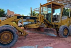 Motoniveladora Caterpillar 120H Ano 2007 - Motor Cat 3126B 140HP, 15T - Porto Seguro/BA