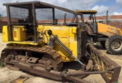 Trator de Esteiras New Holland 7D Ano 2011 - Motor MWM 90HP - Peso Operacional 10t - Vitória da Conquista/BA