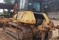 Trator de Esteira Komatsu D51EX Ano 2013 – 13.000h – Salvador/BA
