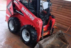 Mini Carregadeira Manitou 1650R Cabinada com Ar Condicionado - Ano 2023