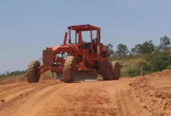 Motoniveladora Huber Warco 140S – Ano 1988 – Motor Cummins – Usada – Brasília/DF