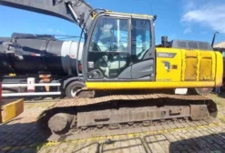Escavadeira John Deere 210G LC 2021 - Único Dono, NF Original, 11.000h