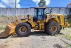 Pá Carregadeira Caterpillar 966L 2021 - Único Dono, 15.000 Horas, NF Origem