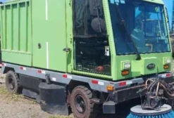 Varredeira Industrial Tennant Sentinel 2015 – 4.400 Horas, Único Dono