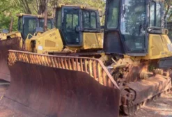 Lote de 3 Tratores de Esteira Komatsu D51 EX – Sucata para Peças e Reforma