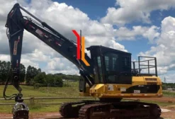Escavadeira Caterpillar 320DFM com Garra Rotobec para Toras - Ano 2014