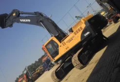 Escavadeira Hidráulica Volvo EC 460 Usada em São José dos Pinhais - PR