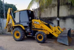 Retroescavadeira JCB 3CX 4x4 2021 – Único Dono, 7.500h, Cabine com Ar Condicionado