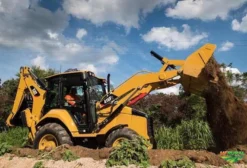 Retroescavadeira Caterpillar 416F2 Nova em Serra ES