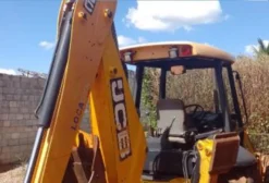 Retroescavadeira JCB 3C 4x4 2013 – Único Dono, Baixas Horas