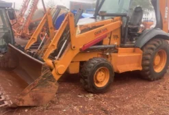 Retroescavadeira Case 580L 4x4 Ano 2008 – Ótimo Estado Mecânico