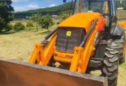 Retroescavadeira JCB 3C 4x4 Ano 2012 – Cabine Fechada com Ar Condicionado, 7.400h, Motor MWM
