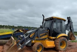 Retroescavadeira XCMG 4x4 Traçada 2021 – 2.500h, Ar Condicionado
