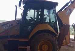 Retroescavadeira Caterpillar 416F2 4x4 Ano 2022 – 3.300 Horas, Cabine Fechada
