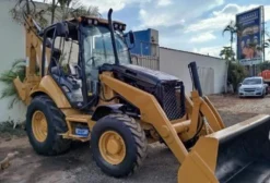 Retroescavadeira Caterpillar 2011 Usada – Pronta para Trabalho em Londrina/PR