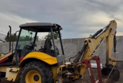 Retroescavadeira New Holland LB90 2011 Usada – Ideal para Obras e Agricultura