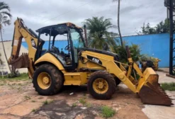 Retroescavadeira Caterpillar 416E 2013 - 6.000 Horas - Usada - Londrina PR