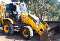 Retroescavadeira JCB 3CX 4x4 2021/22 - 4.000 Horas - Curitiba/PR