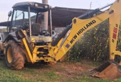 Retroescavadeira New Holland B95B 4x4 Ano 2012 - Curitiba/PR