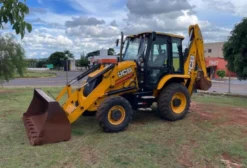 Retroescavadeira JCB 2018 – 9.200 Horas, Usada em Londrina/PR