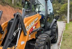 Retroescavadeira Case 4x4 2024 – 150 Horas – Semi-nova