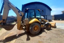 Retroescavadeira Caterpillar 416E 2013 Traçada Cabine com Ar Condicionado - Rio de Janeiro/RJ