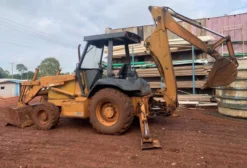 Retroescavadeira Case 580L Turbo 4x4 Ano 2002 Usada - Chapecó/SC