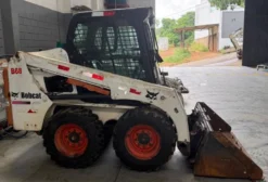Mini Carregadeira Bobcat S450 2021 Usada – 4.300h – Motor Kubota 49HP – Ipatinga/MG