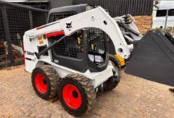 Mini Carregadeira Bobcat S450 2019 - 3409 Horas - Cabine Aberta - Sete Lagoas MG